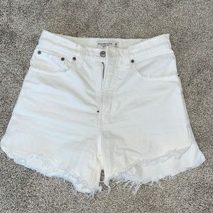 Abercrombie The 4” Mom Shorts High Rise Curve Love
